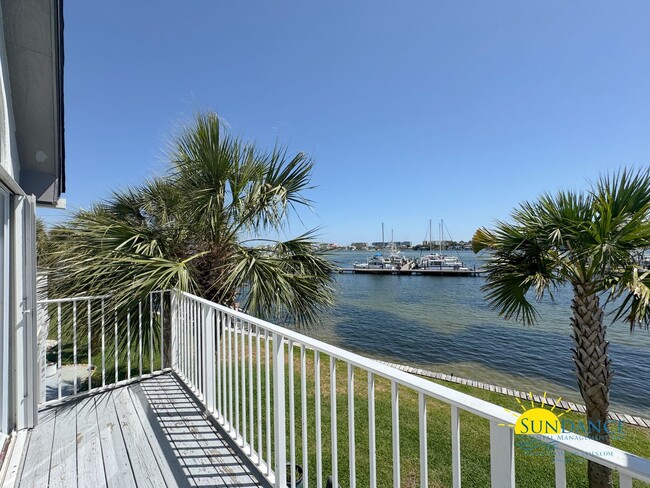 Building Photo - Stunning Waterfront 2BR/2.5BA Townhome wit...