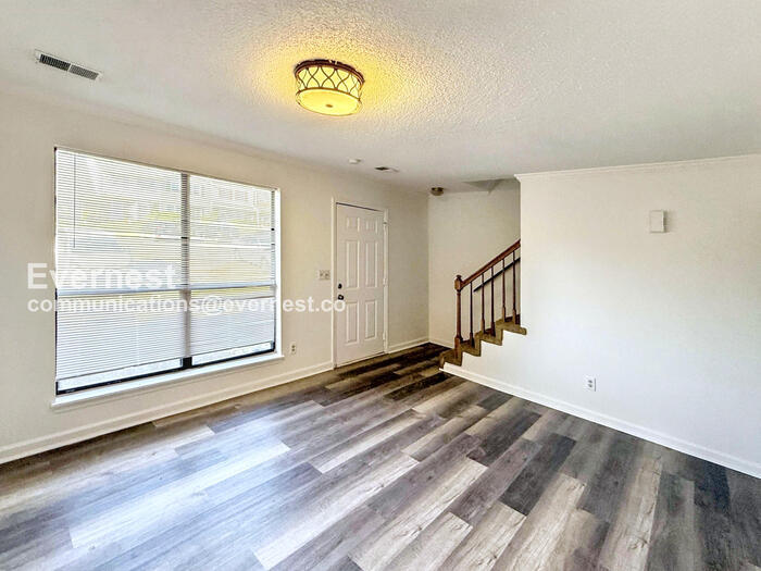 Building Photo - 5521 St James St