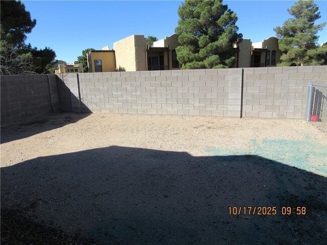 Building Photo - 2171 Ridgeview Rd