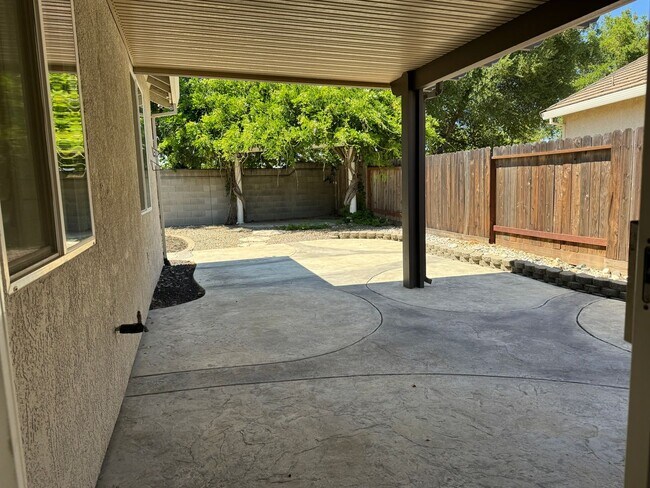 Building Photo - Charming single home in Roseville!