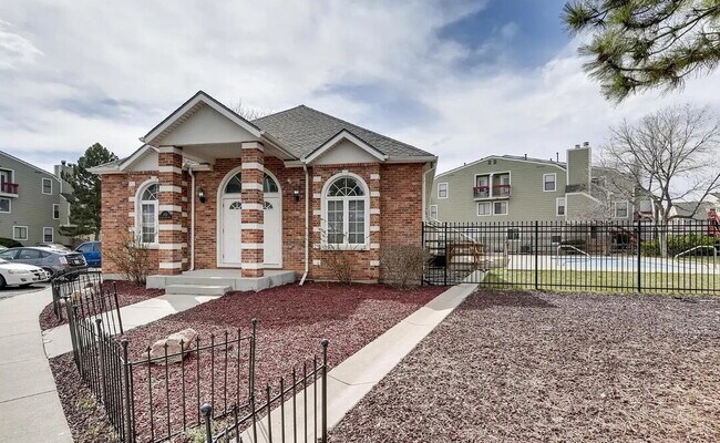 Building Photo - "Cozy 1-Bedroom Retreat with Granite Finis...