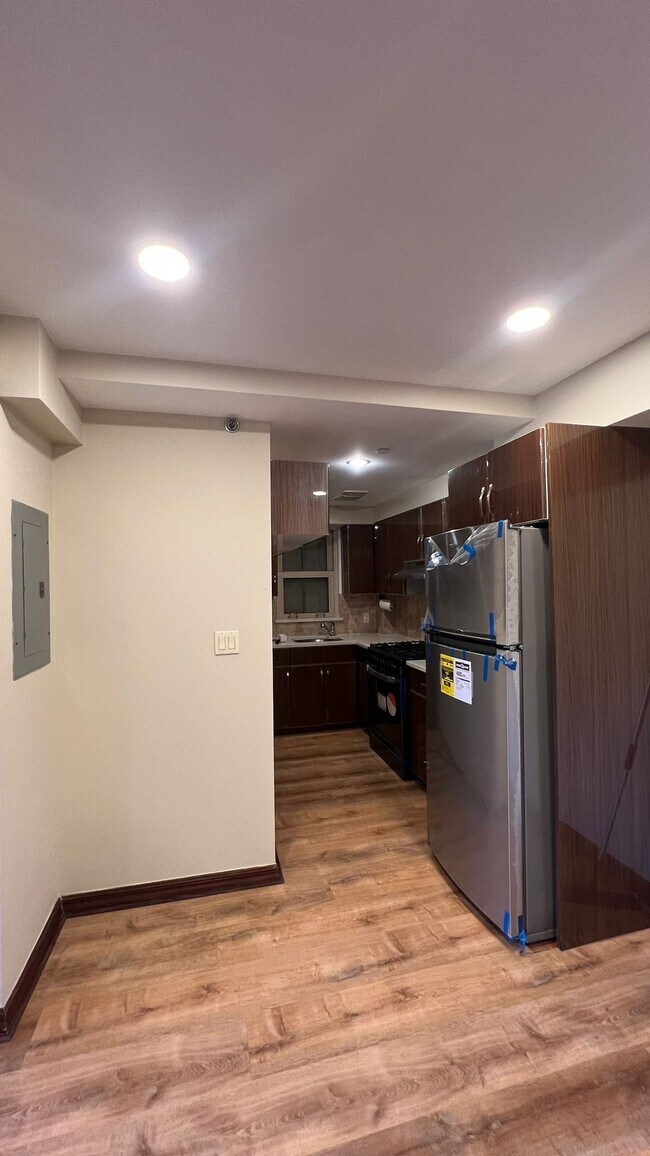 Building Photo - 1495 E 28th St