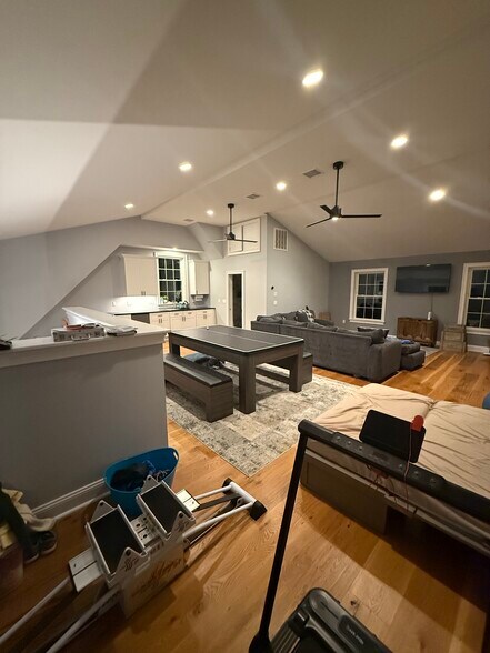 Building Photo - 9 King Phillip Trl