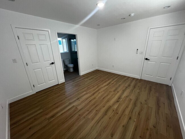 Building Photo - ANDERSON 14101 1/2