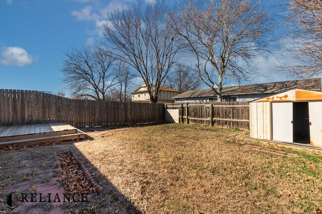 Building Photo - 8712 Lakeland Cir