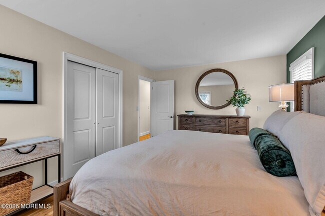 Building Photo - 2412 Homestead Ave