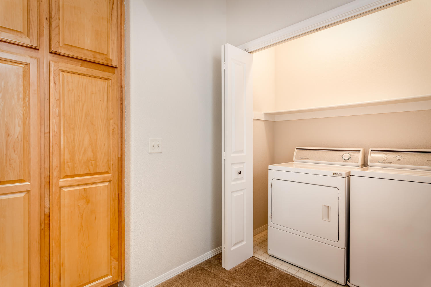 Building Photo - 903 Lawrence Dr