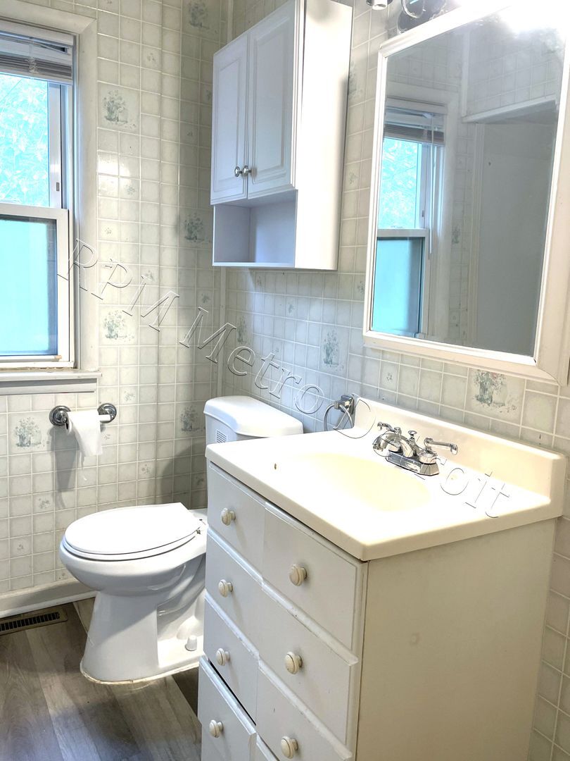 Building Photo - 32851 Linderman Ave