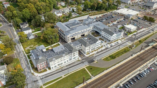 Building Photo - 340 Heights Rd