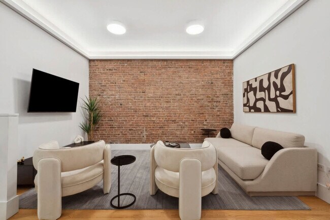 Primary Photo - 125 E 83rd St