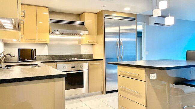 Building Photo - 2 BEDROOM CONDO UNIT IN CONVENIENT DOWNTOW...