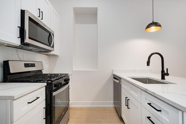 Building Photo - 2455 W Armitage Ave