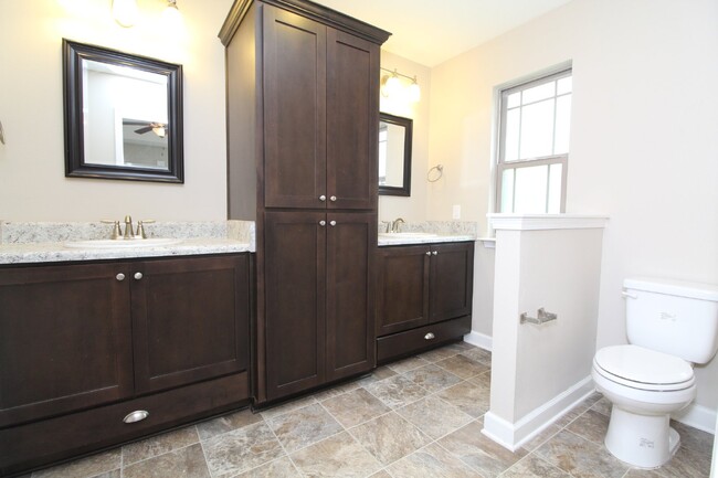 Building Photo - Move-In Ready 3BR/2BA Near NAS – Newer Con...