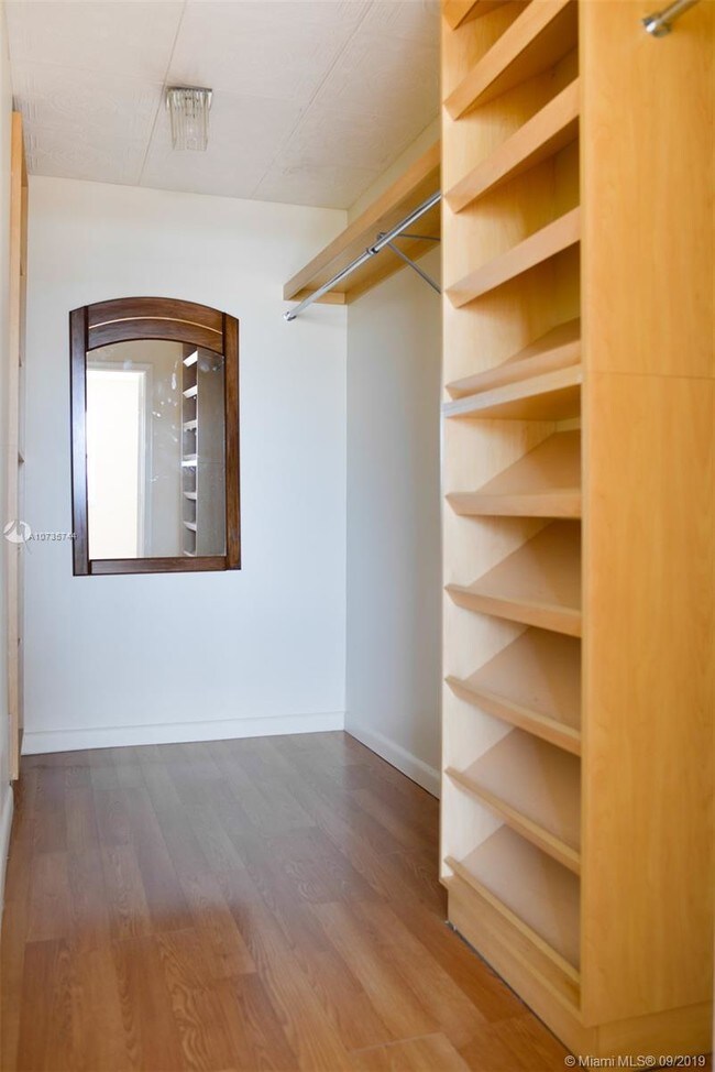 Building Photo - 401 Golden Isles Dr