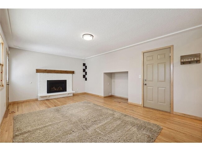 Building Photo - 6802 Cottonwood Ln N