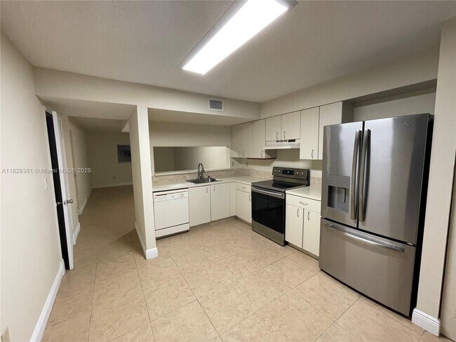 Building Photo - 14970 SW 82nd Ln
