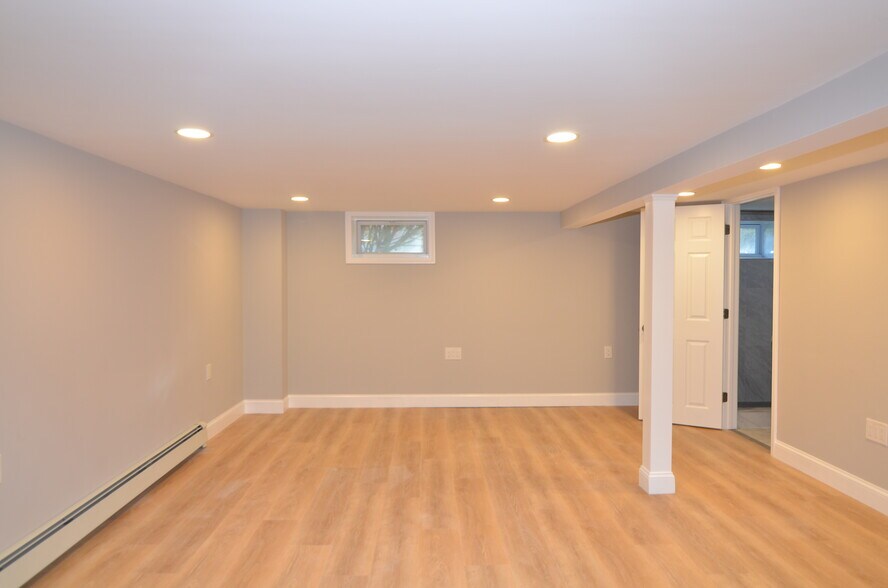 Building Photo - 10 Carson Rd