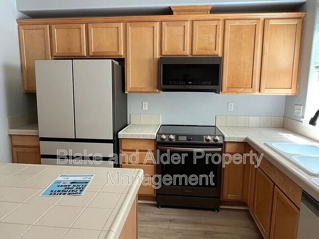 Building Photo - 3624 E Oak Grv St