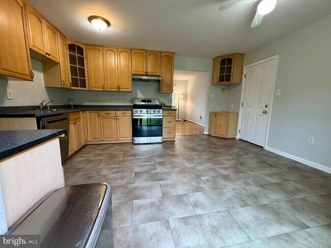 Building Photo - 13203 Hampshire Ct