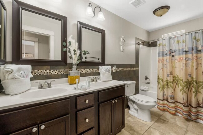 Building Photo - 7405A Beach Dr