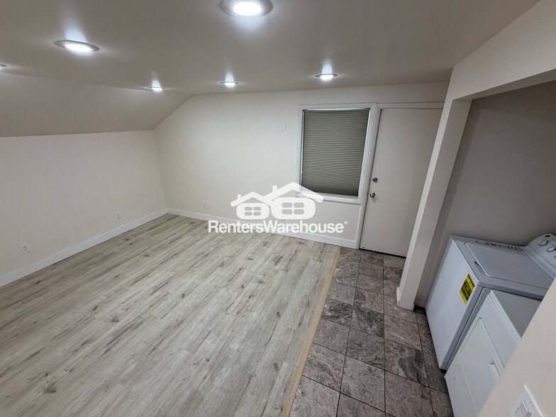 Building Photo - 318 E Oakland Ave