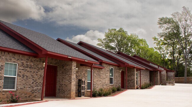 Building Photo - Brand New 1-BD OCTOBER SPECIALS!
