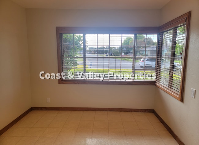 Building Photo - Beautiful Home in South Salinas!