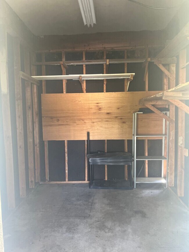 Building Photo - 1302 Ridgefield Cir