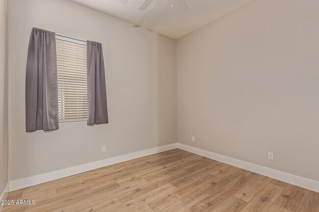 Building Photo - 4978 E Karsten Dr