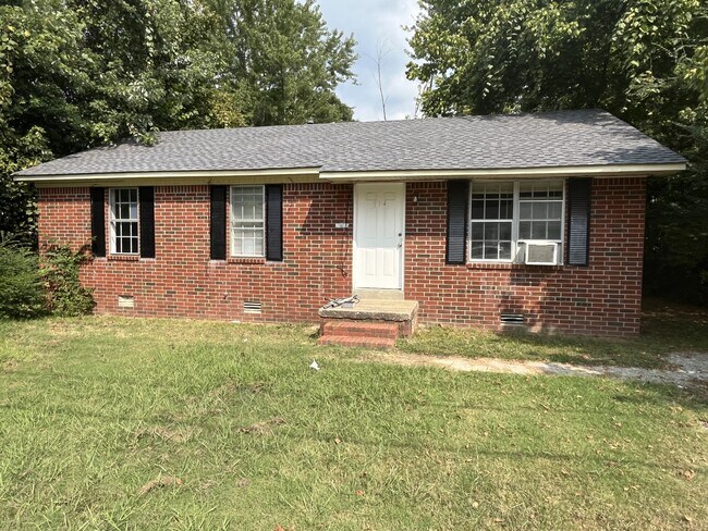 Primary Photo - 914 Monroe Ave