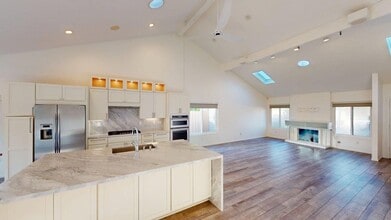 Building Photo - Spacious and beautifully updated 4 bedroom home available for long or short term lease.