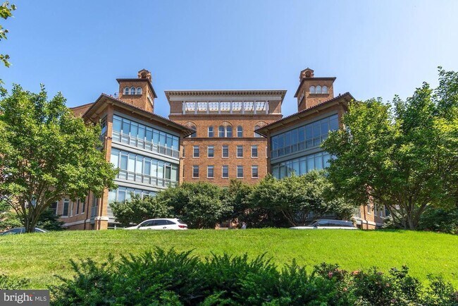 Building Photo - 2425 L St NW