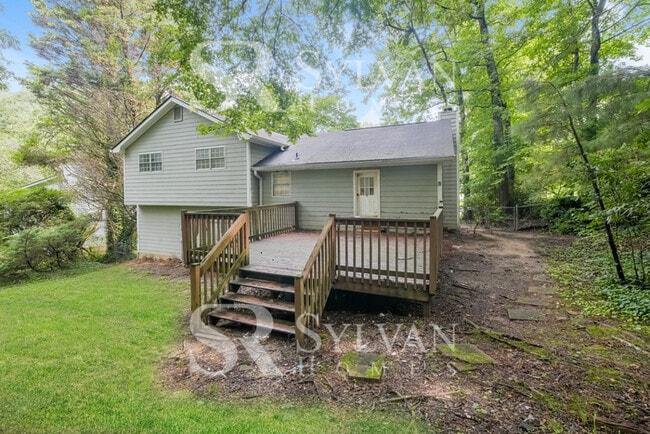 Building Photo - Immerse yourself in comfort and convenience