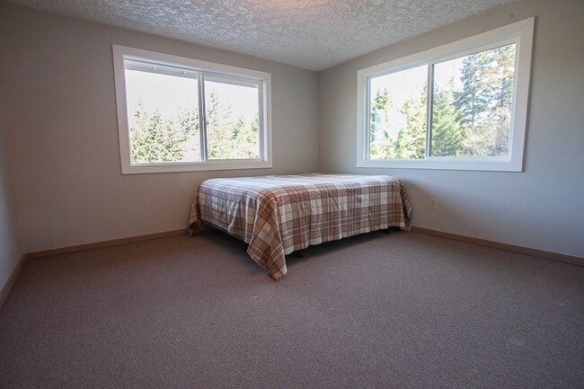 Building Photo - 95 Rattlesnake Rd