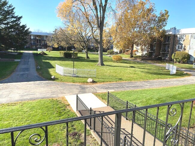 Building Photo - 1619 N Windsor Dr