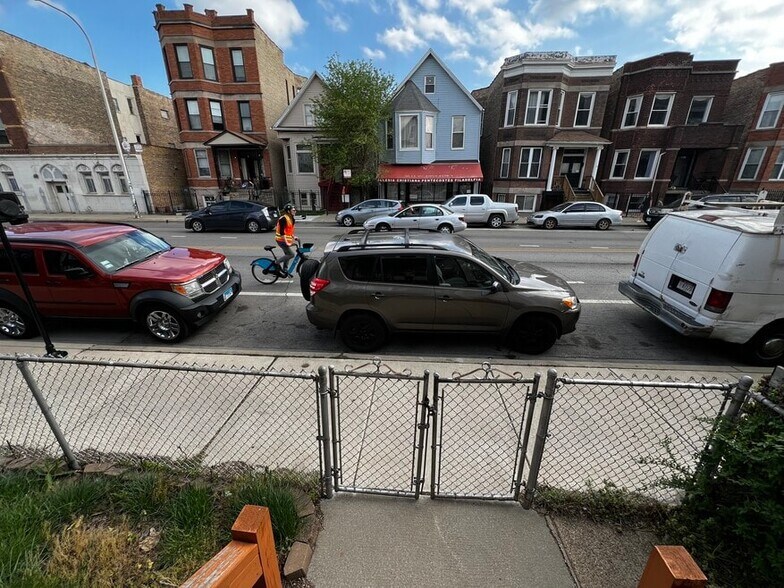 Building Photo - 3610 W Diversey Ave