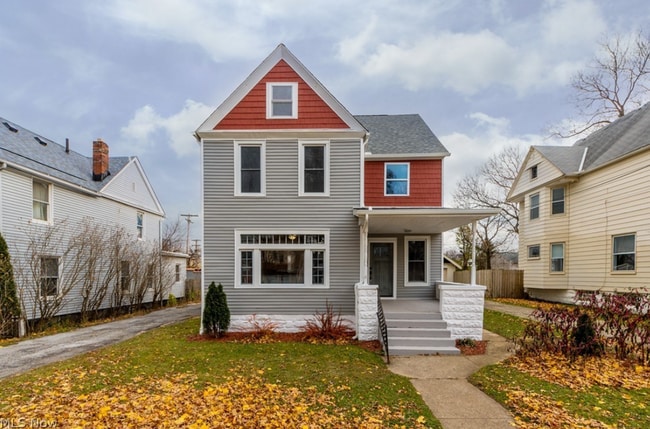 Primary Photo - Gorgeous 4 bed, 2.5 bath stunner in Lakewood!