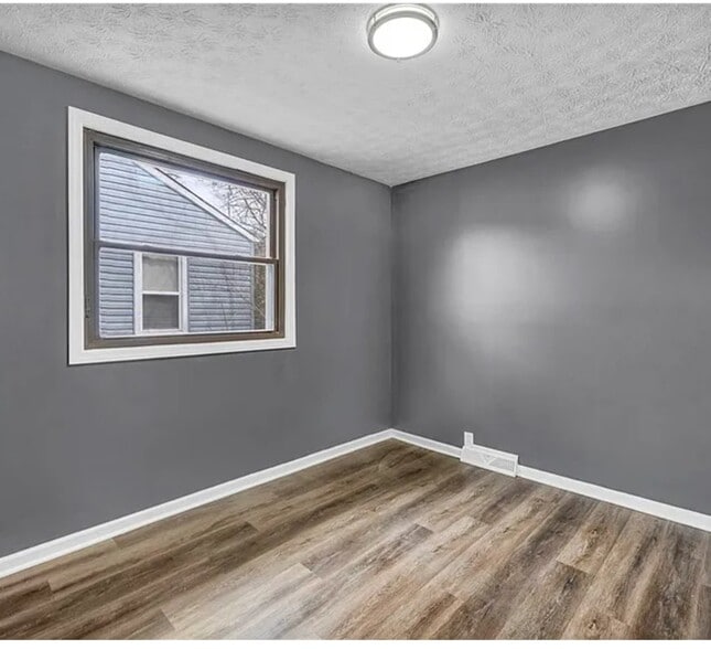 Building Photo - 204 Grove Ave
