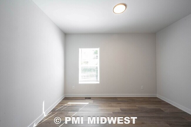 Building Photo - 1523 E Market St