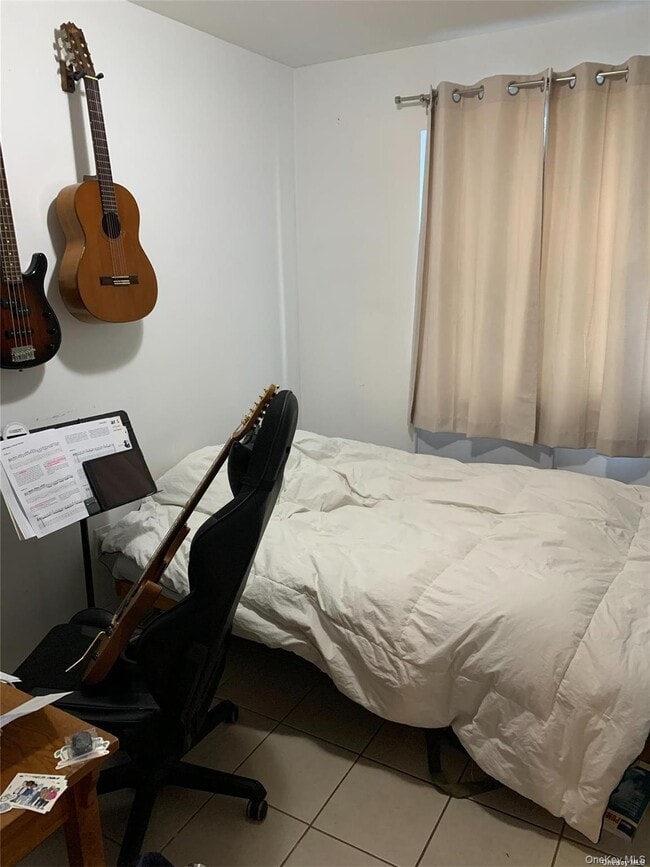 Building Photo - 715 E Walnut St