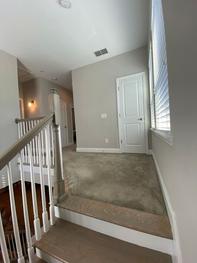 Building Photo - Beautiful 3 bedroom, 2.5 bathrooms  located in The Preserve of Oviedo on the Park