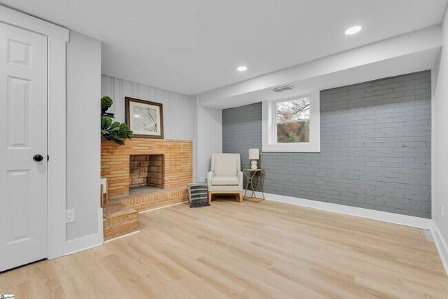 Building Photo - A 4-bedroom GEM!!