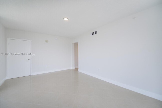 Building Photo - 16699 Collins Ave