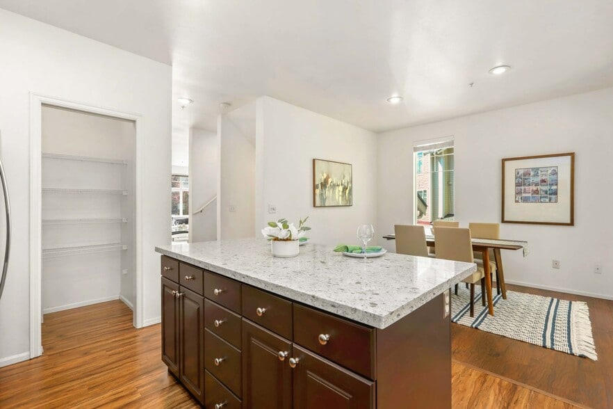 Building Photo - 13000 Admiralty Way