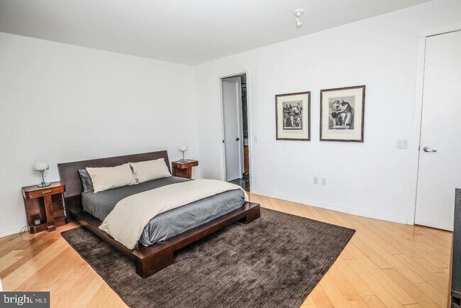 Building Photo - 241 S 6th St