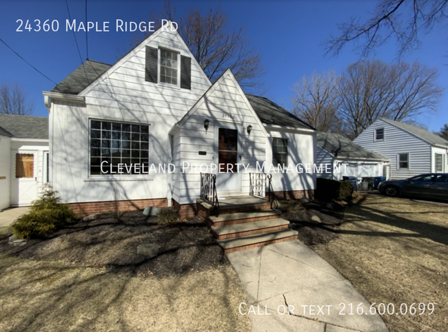 Primary Photo - Wonderful North Olmsted Home