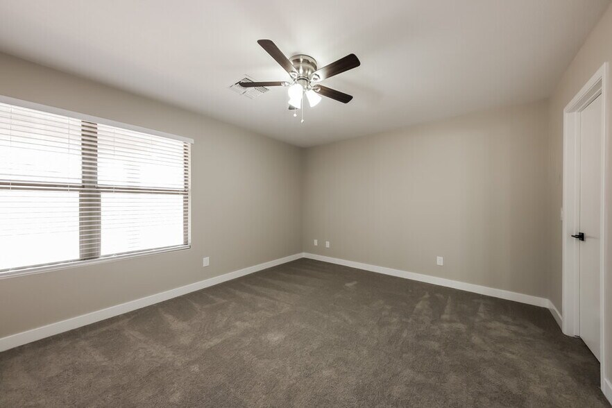 Building Photo - 13859 W Tara Ln
