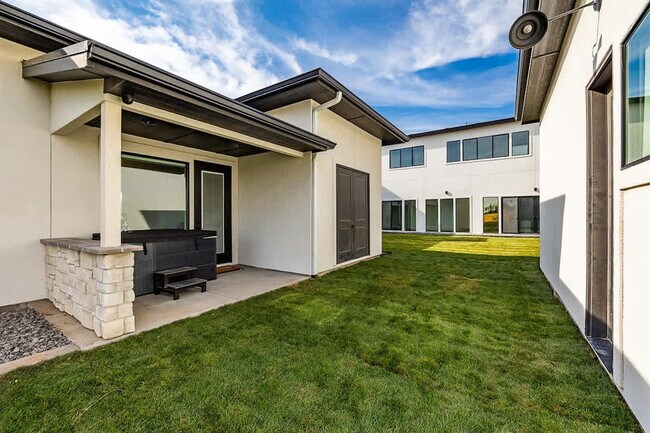 Building Photo - 12401 Rivendell Ct