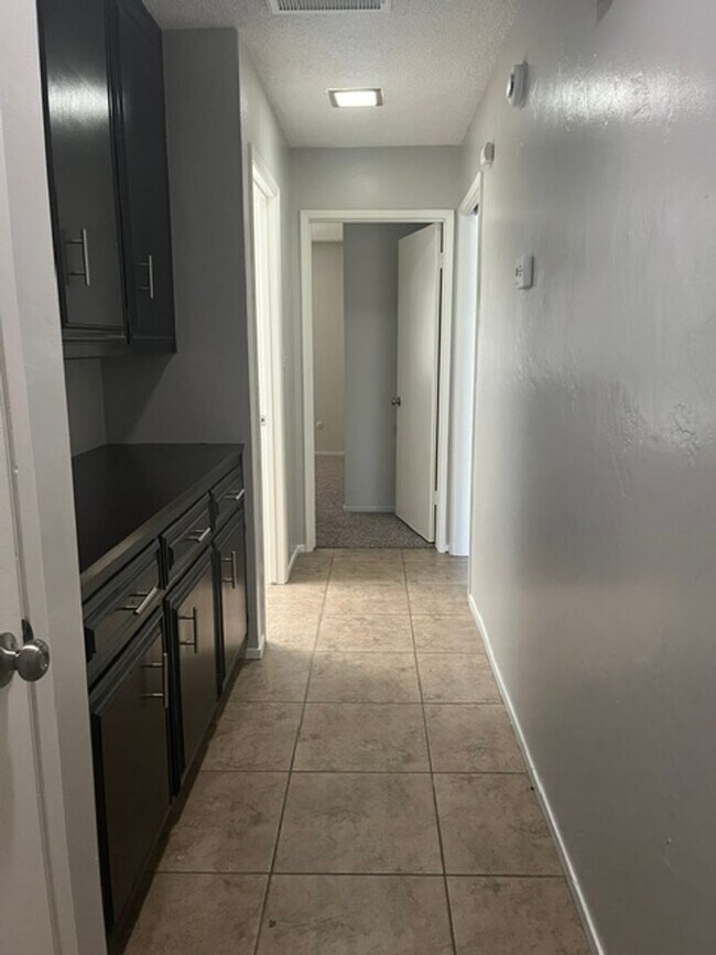 Building Photo - 7613 Quailwood Dr