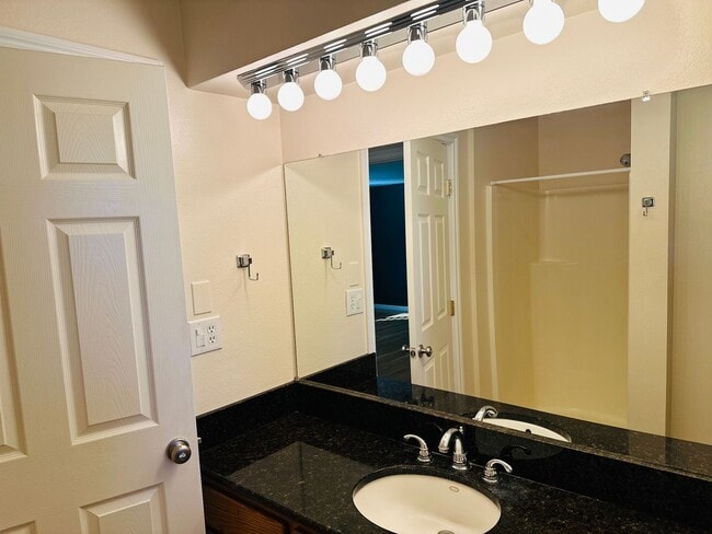 Building Photo - Vintage Remodel